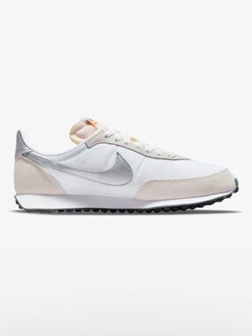 Women’s Size 8.5 Nike Waffle Trainer 2 White/Metallic Silver